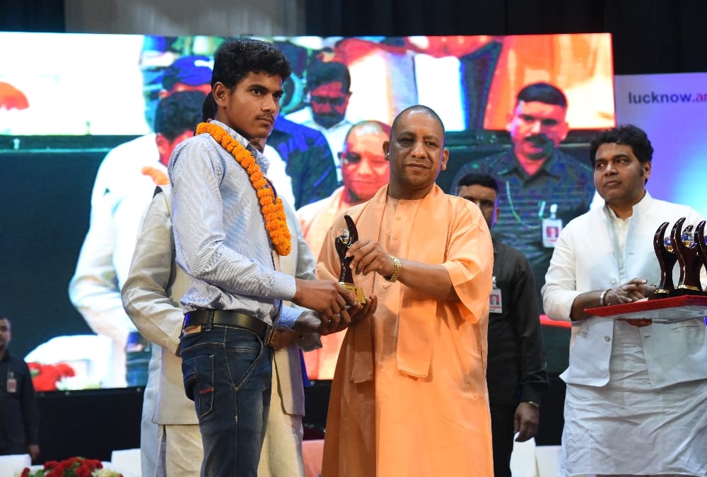 photos of amar ujala medhavi chhatra samman samaroh01.