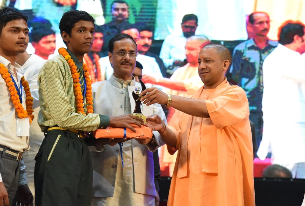 photos of amar ujala medhavi chhatra samman samaroh01.