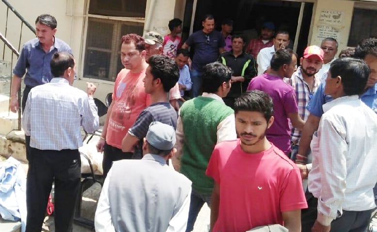रोजगार के लिए रुद्रपुर से कार खरीदकर ला रहा था भजन