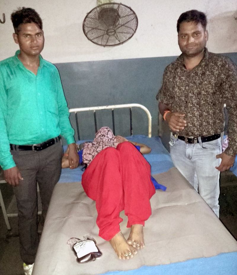 पुलिसकर्मी ने महिला को खून देकर बचाई जान