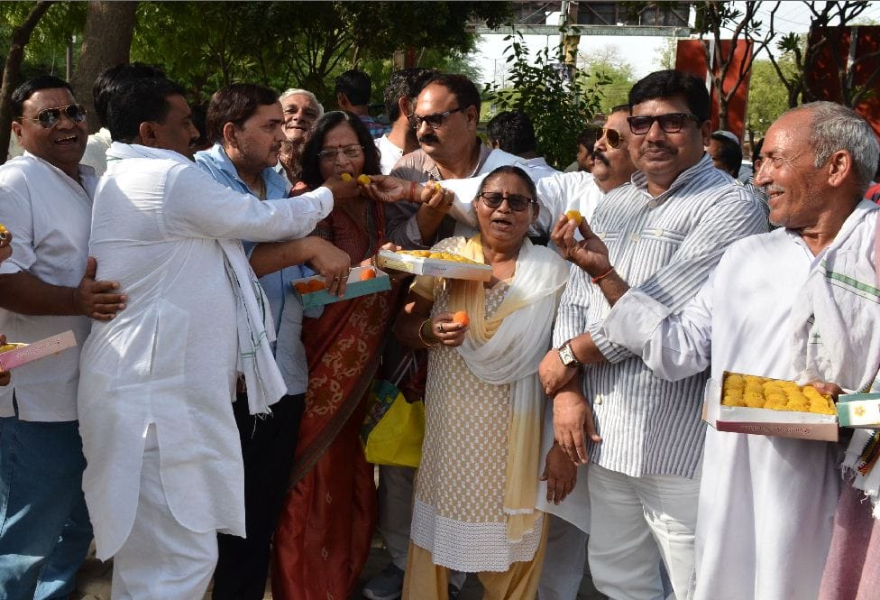 SP RLD workers celebration after Kairana Noorpur Bypoll Results 2018