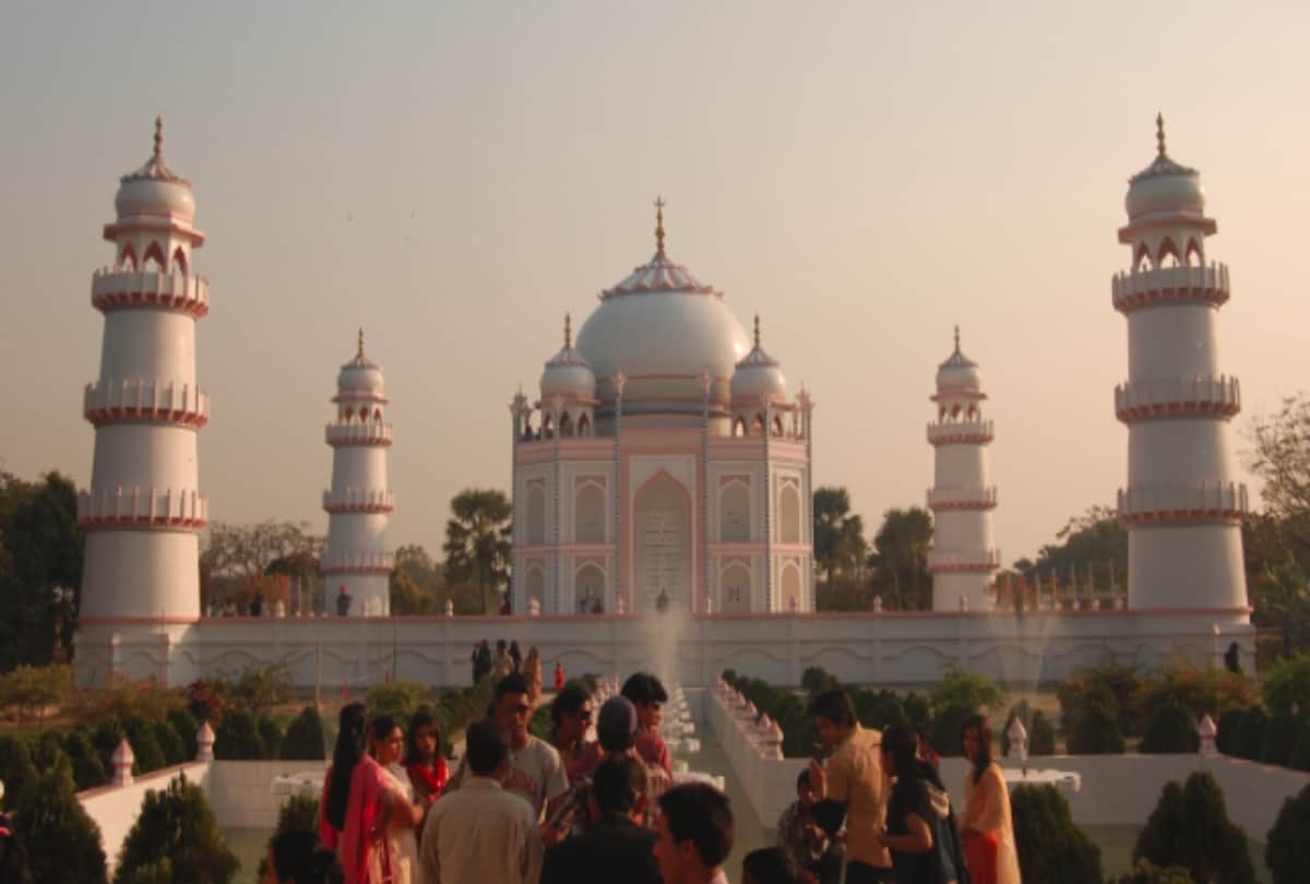 Taj Mahal replica in Bangladesh made by Film Maker Ahsanullah Moni