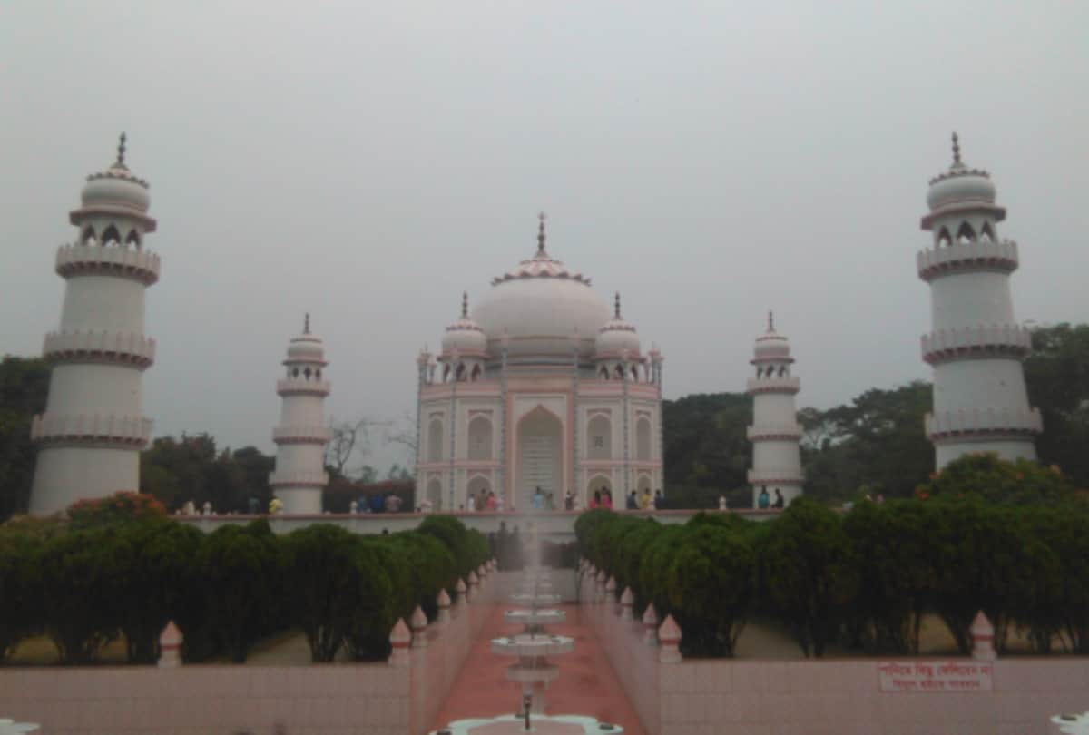 Taj Mahal replica in Bangladesh made by Film Maker Ahsanullah Moni