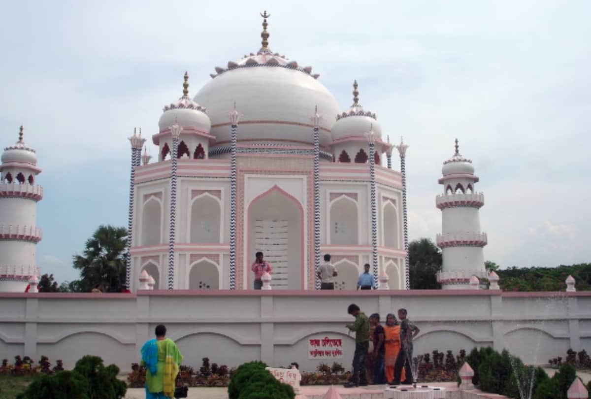 Taj Mahal replica in Bangladesh made by Film Maker Ahsanullah Moni