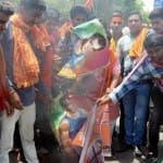 सलमान की फिल्म 'लवरात्रि' के खिलाफ आगरा में प्रदर्शन करते हिंदू ही आगे के कार्यकर्ता