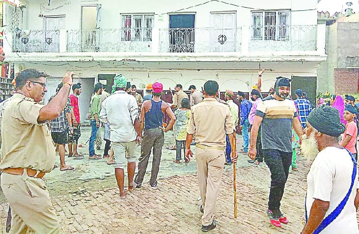 SP and BJP supporters in Kheshpura