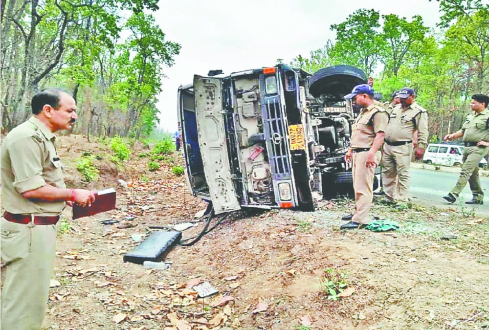  After Accident contractor do shameful act with four labour dead bodies