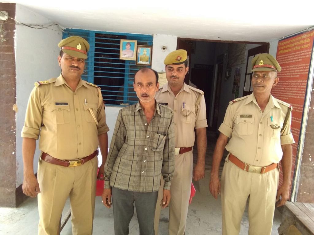 villagers caught fake vigilance inspector in etah