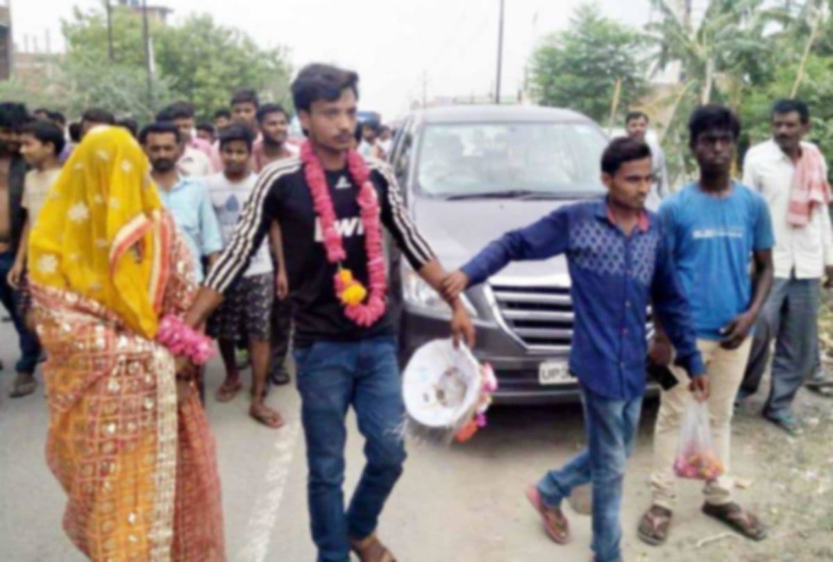 A Man helps wife get married with boyfriend at Kanpur