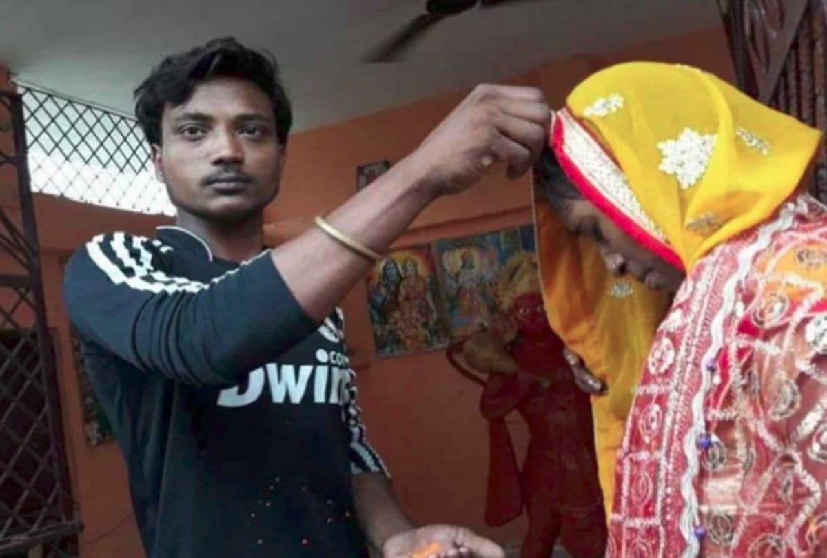 A Man helps wife get married with boyfriend at Kanpur