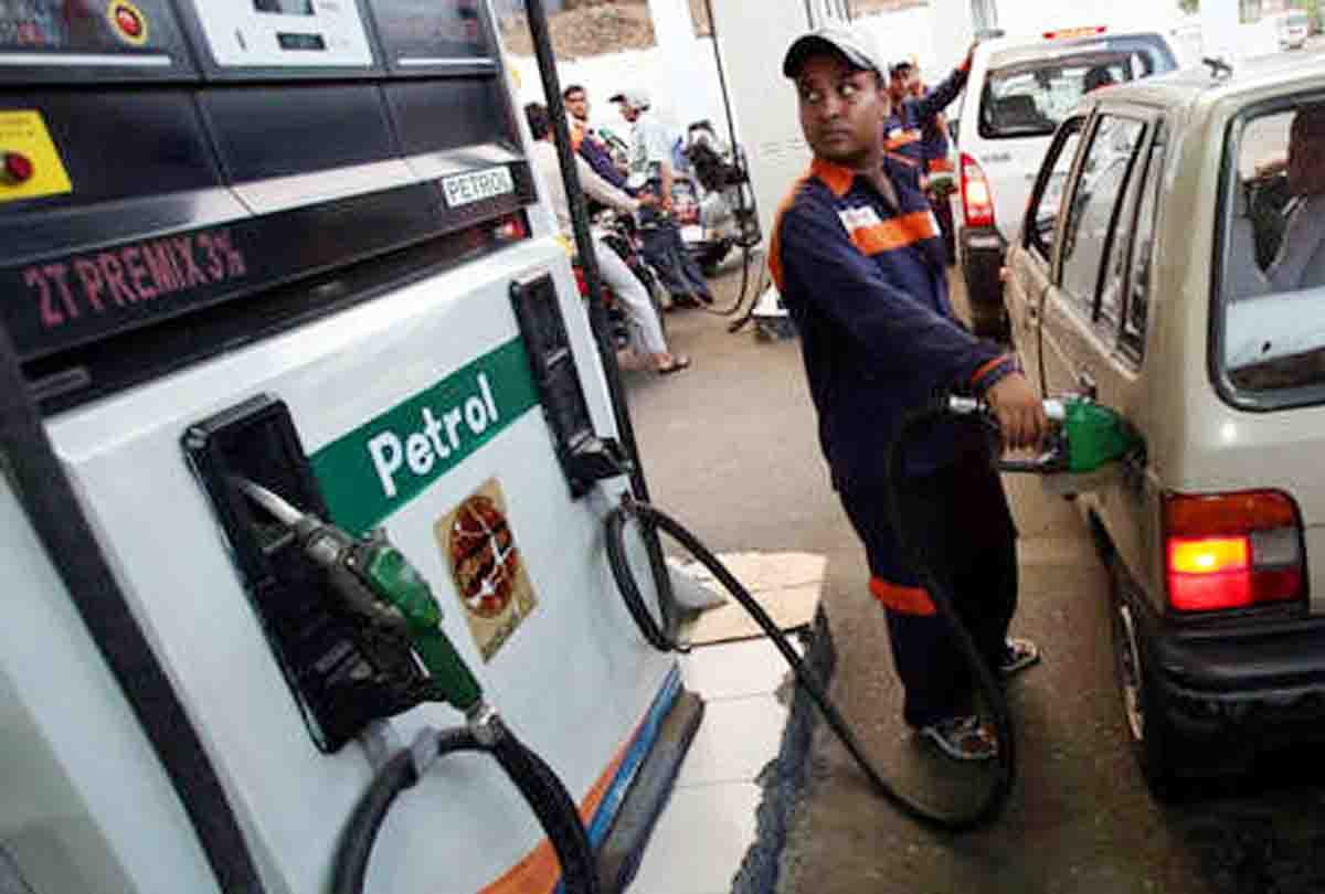 Stay alert on petrol pump