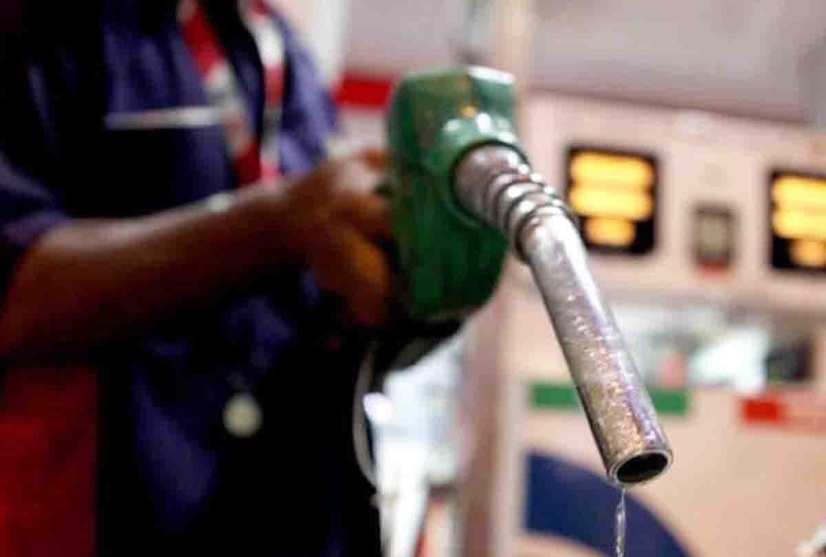 Stay alert on petrol pump