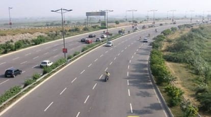 Due to poor planning, the road to Delhi Meerut expressway stop