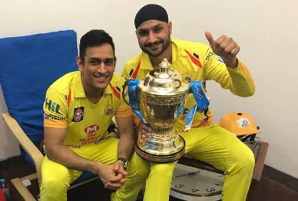 cricketer Harbhajan singh gives signal to enters in politics