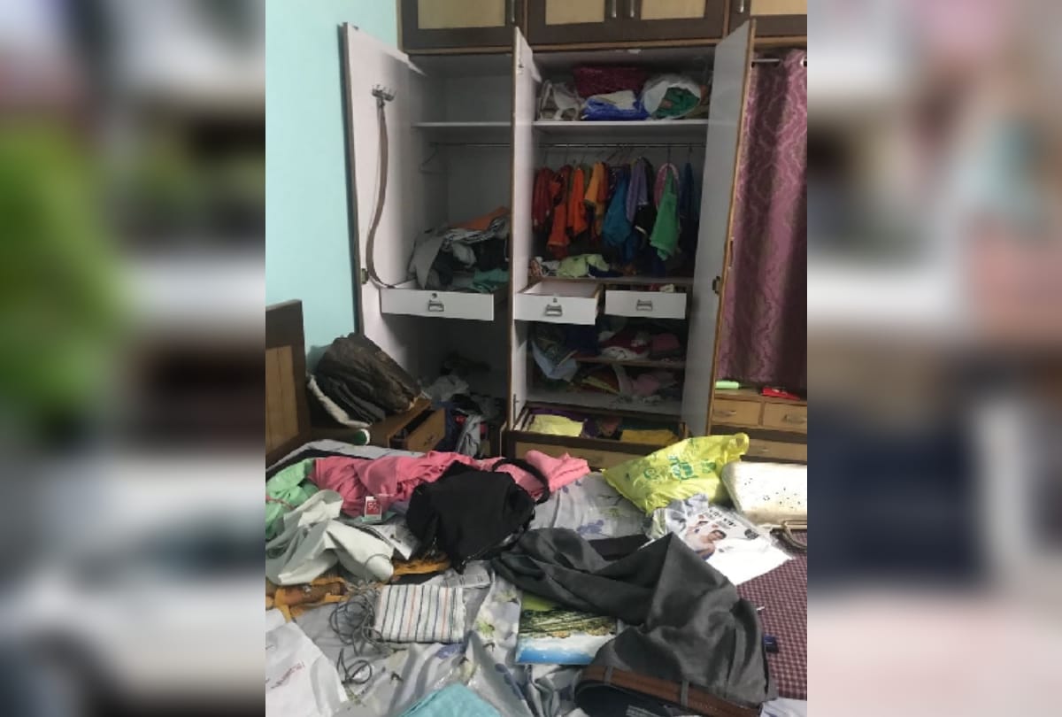 three crooks looted house in noida by attacking 5 year old and grandmother with knife in noida