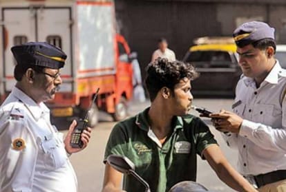 police use swipe machine for break traffic rule in gautam budh nagar