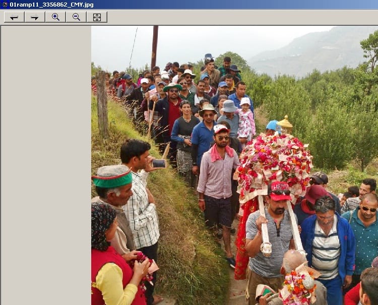 वाद्य यंत्रों की धुनों पर जमकर नाचे ग्रामीण