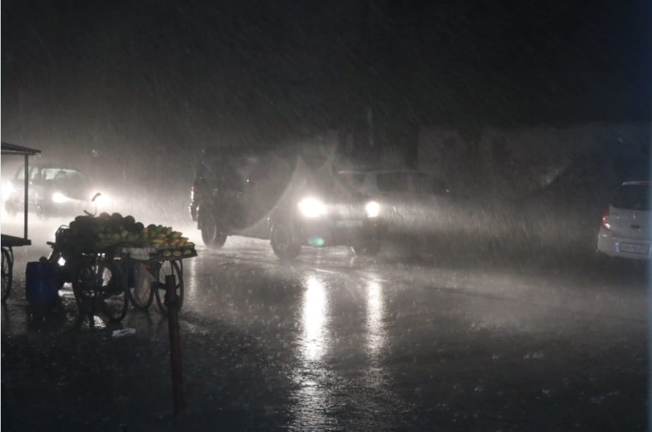 Uttarakhand weather update: dust storm and Rainfall in dehradun, Relief from Hot weather