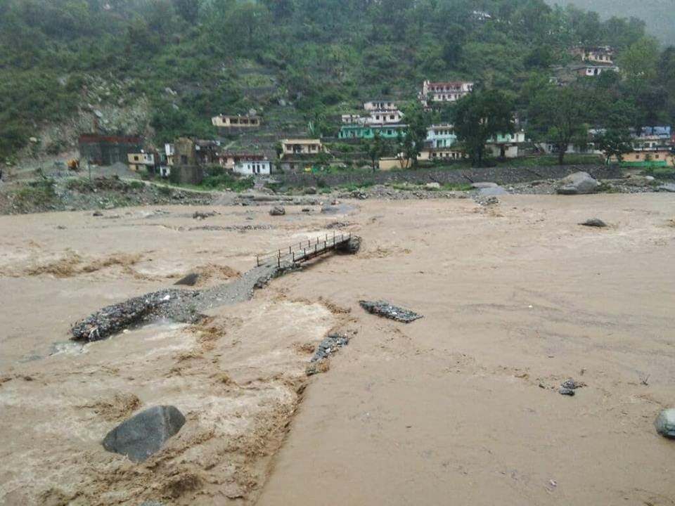 Kedarnath Highway blocked after landslide and Heavy rain in uttarakhand