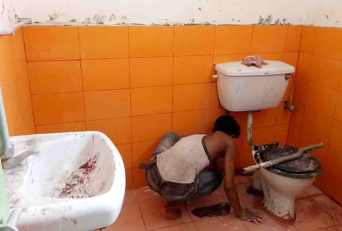 saffron colour in bathroom to impress CM Yogi