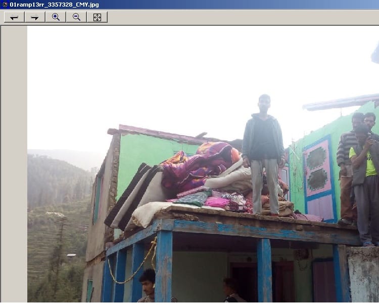 अंधड़ से घरों की छतें उड़ीं, पेड़ गिरे