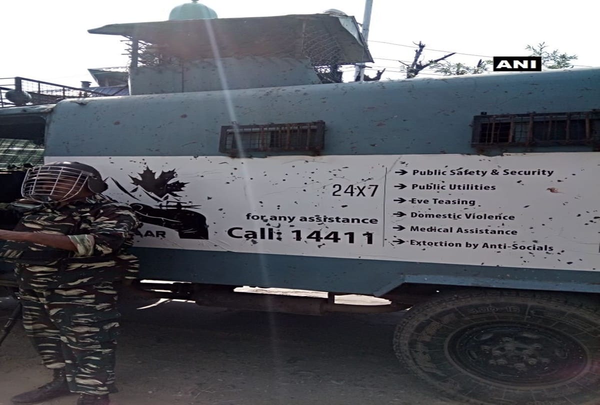 J&k: Militants fired upon vehicle of CRPF 183 battalion at Eid Gah crossing in Pulwama 