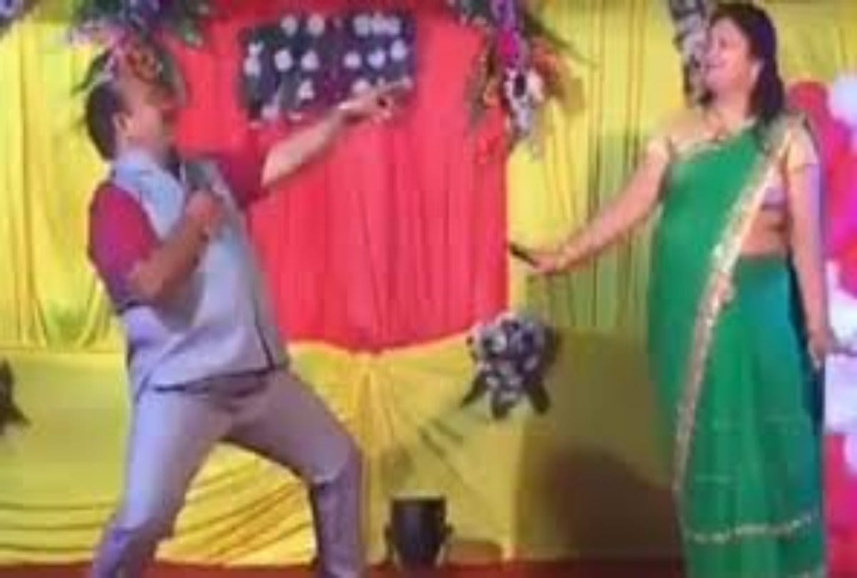 Video being viral of a uncle who is dancing in govinda style   