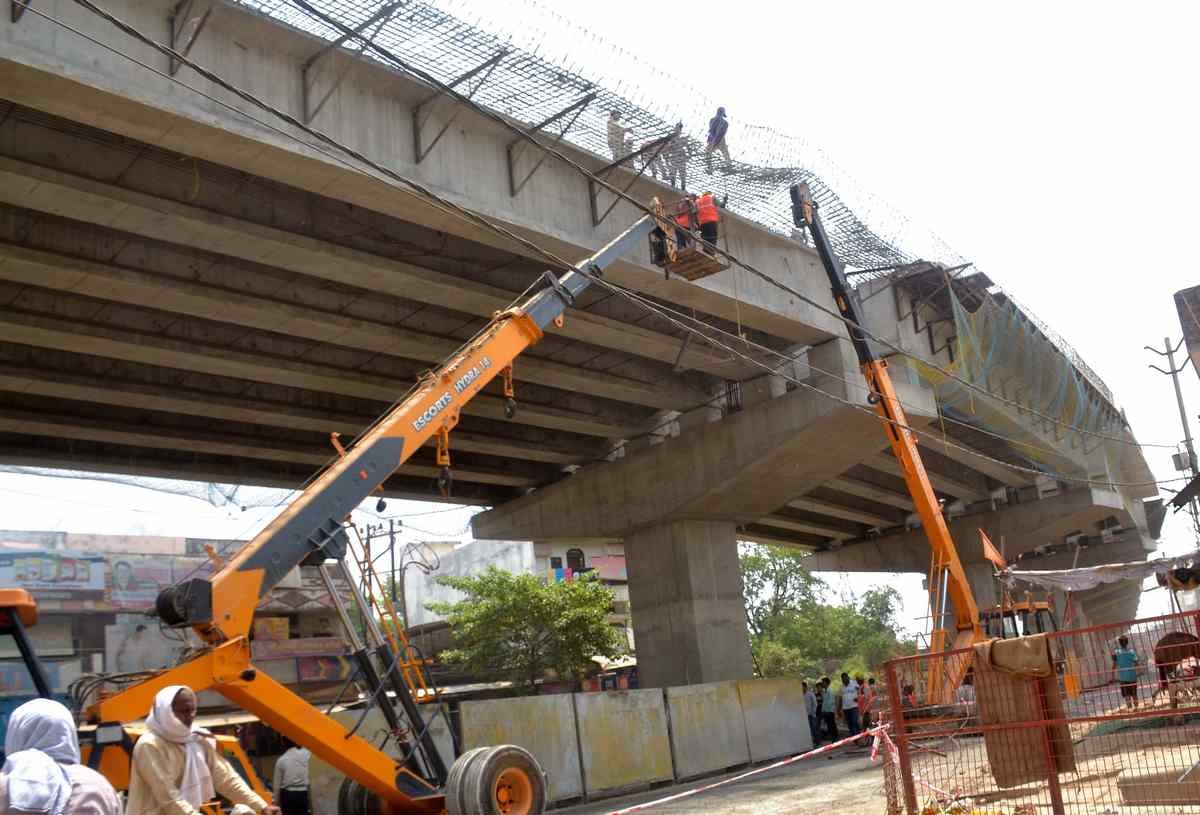 Plate of under-construction flyover falls in Varanasi of Uttar Pradesh