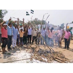 sugarcane burnt in mubarkpur
