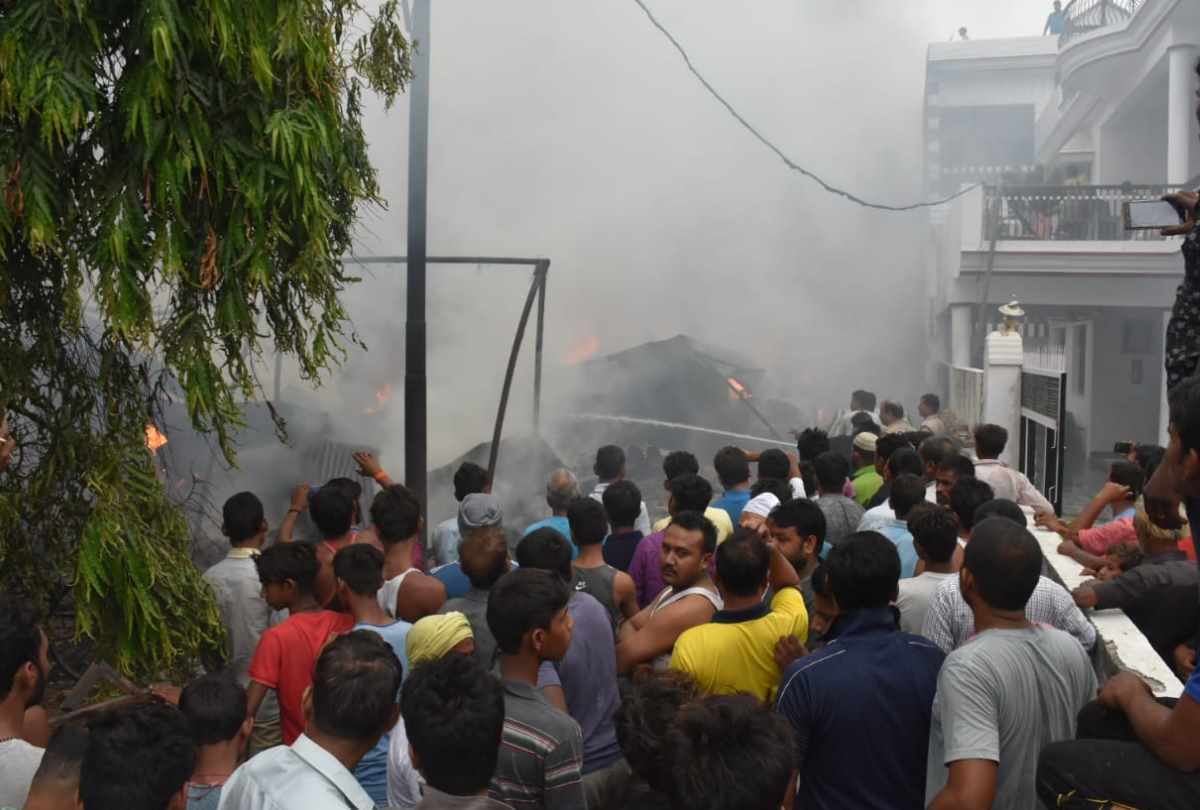 Uttar pradesh Fire broke out in a cotton godown in Lucknow