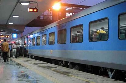 Cardiologist saved old man life by giving CPR in Shatabdi Express