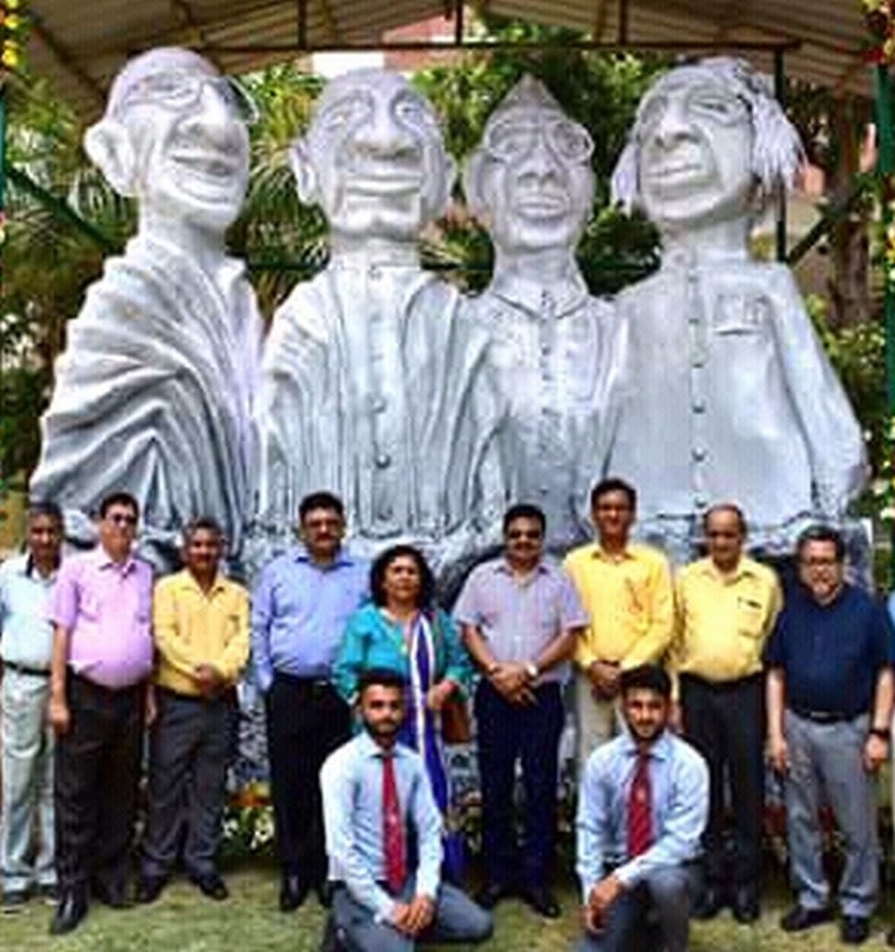 two brother made huge statue from paper pulp