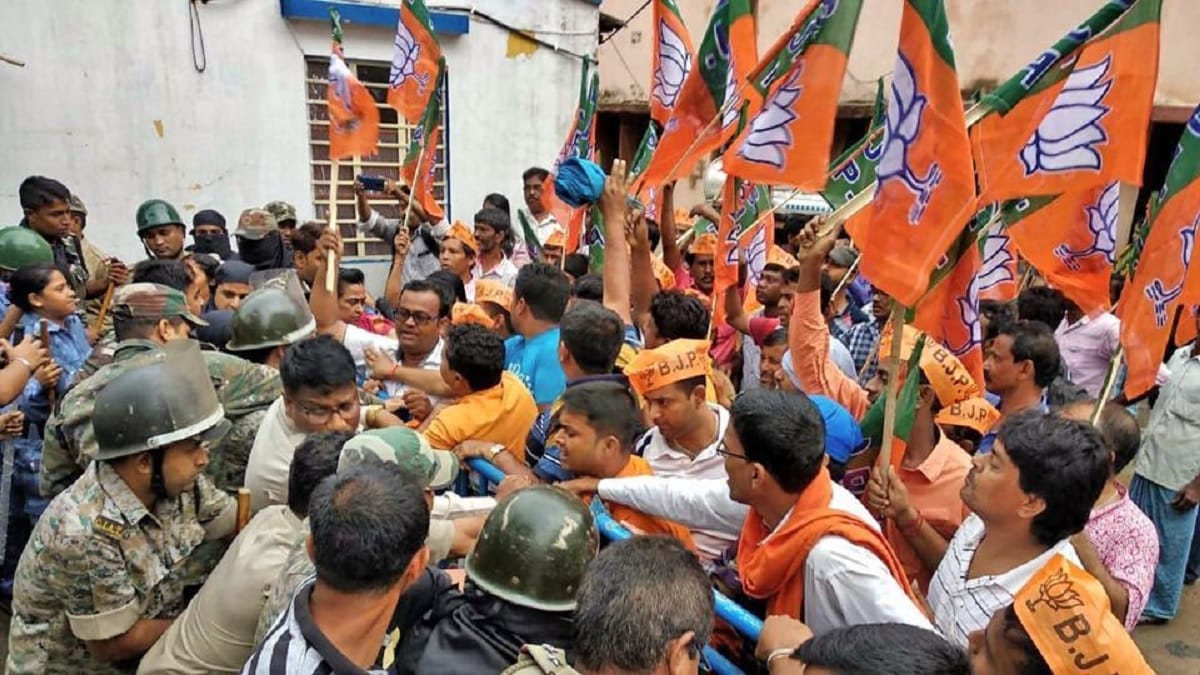 West Bengal: Another BJP worker killed, found hanging from a high tension electric pole in purulia
