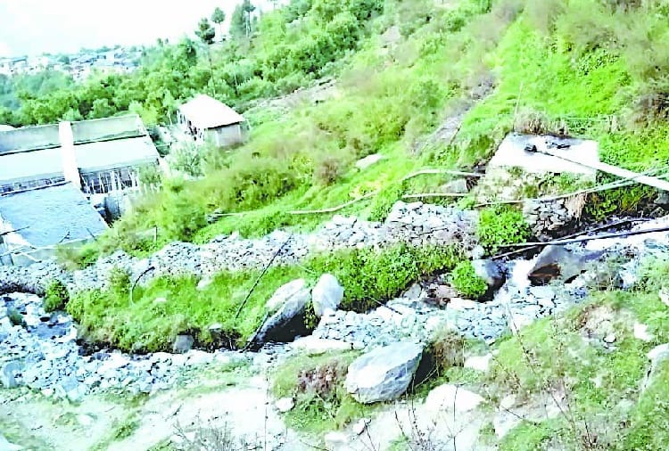 भरमौर के लोग कैमिकल मिश्रित जहरीला पानी पीने को मजबूर