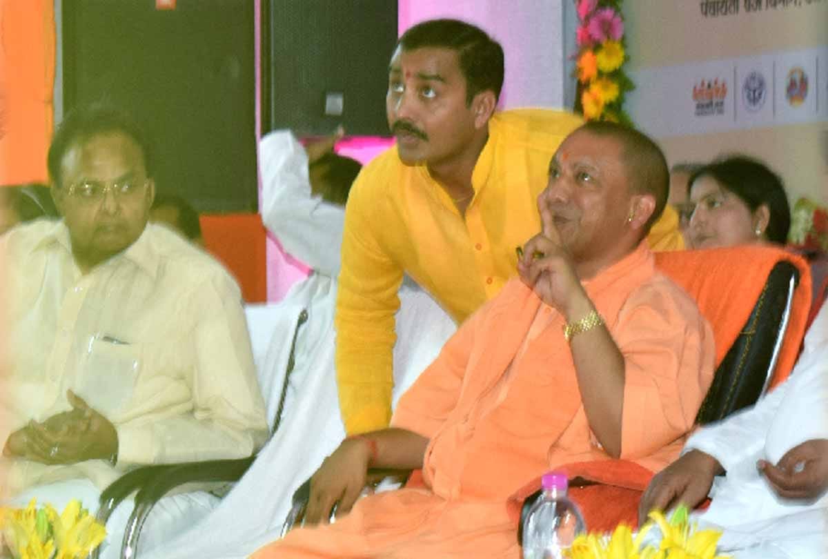 cm yogi said It is wrong to make public issue of threatening MLA  