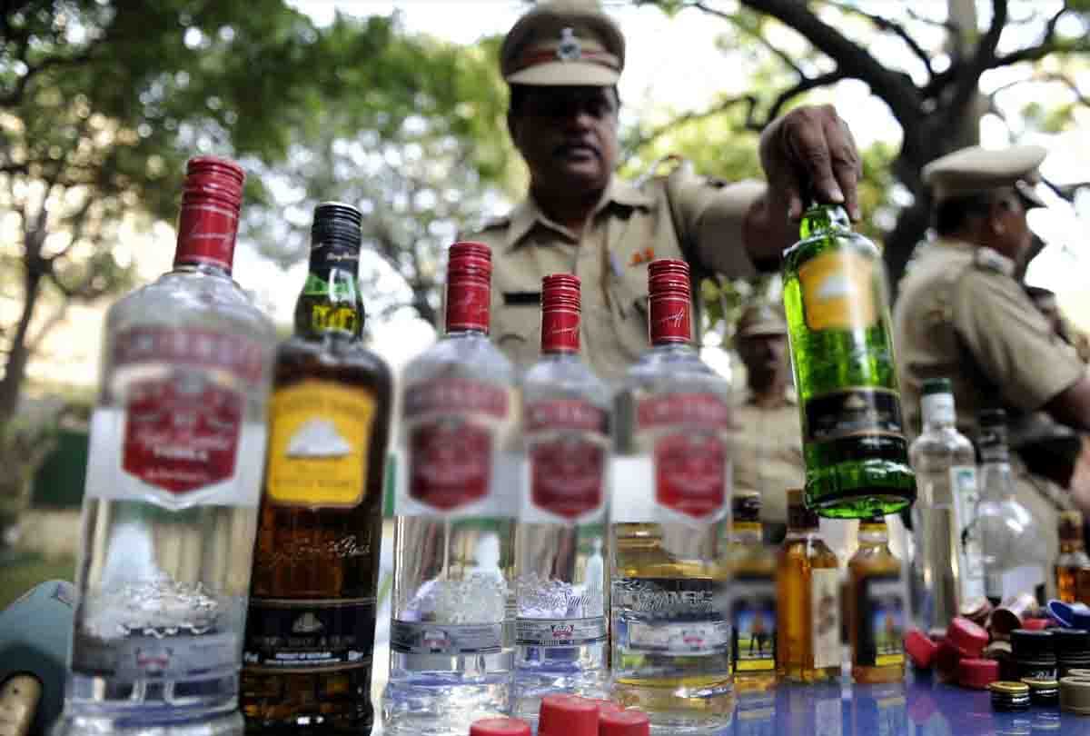 Give information about Illegal liquor and get reward