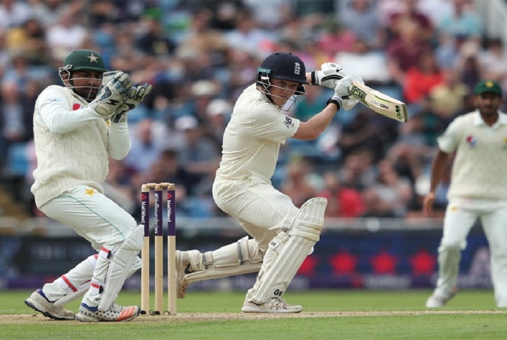 England lead by 128 runs with 3 wickets remaining against pakistan