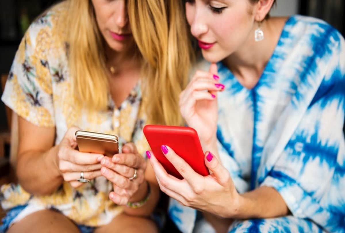 friendship day:girls like these kind of friend on top of her friend list