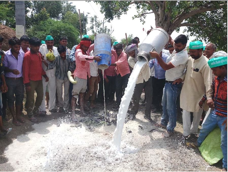 farmers protesting against diesel petrol price hike