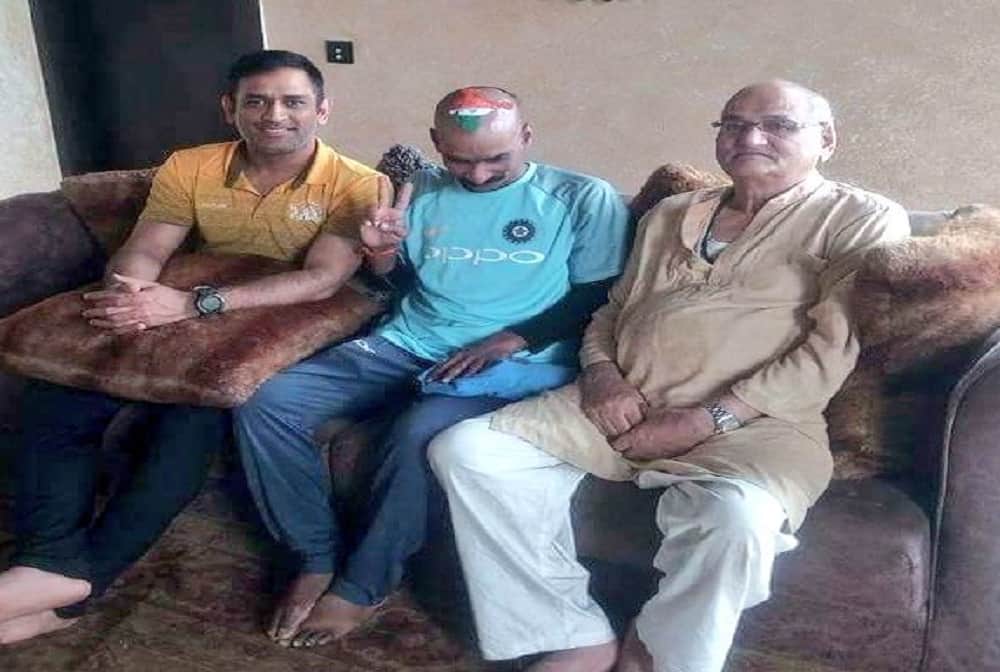 sachin tendulkar Super Fan Sudhir Gautam Hosted by MS Dhoni For Lunch