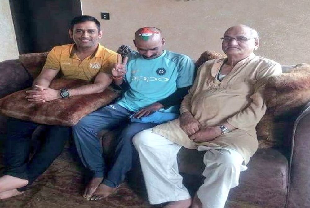 sachin tendulkar Super Fan Sudhir Gautam Hosted by MS Dhoni For Lunch