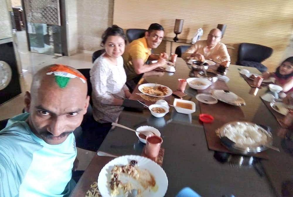 sachin tendulkar Super Fan Sudhir Gautam Hosted by MS Dhoni For Lunch