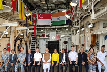 PM Narendra Modi meets Emeritus Senior Minister Goh Chok Tong in Singapore live updates