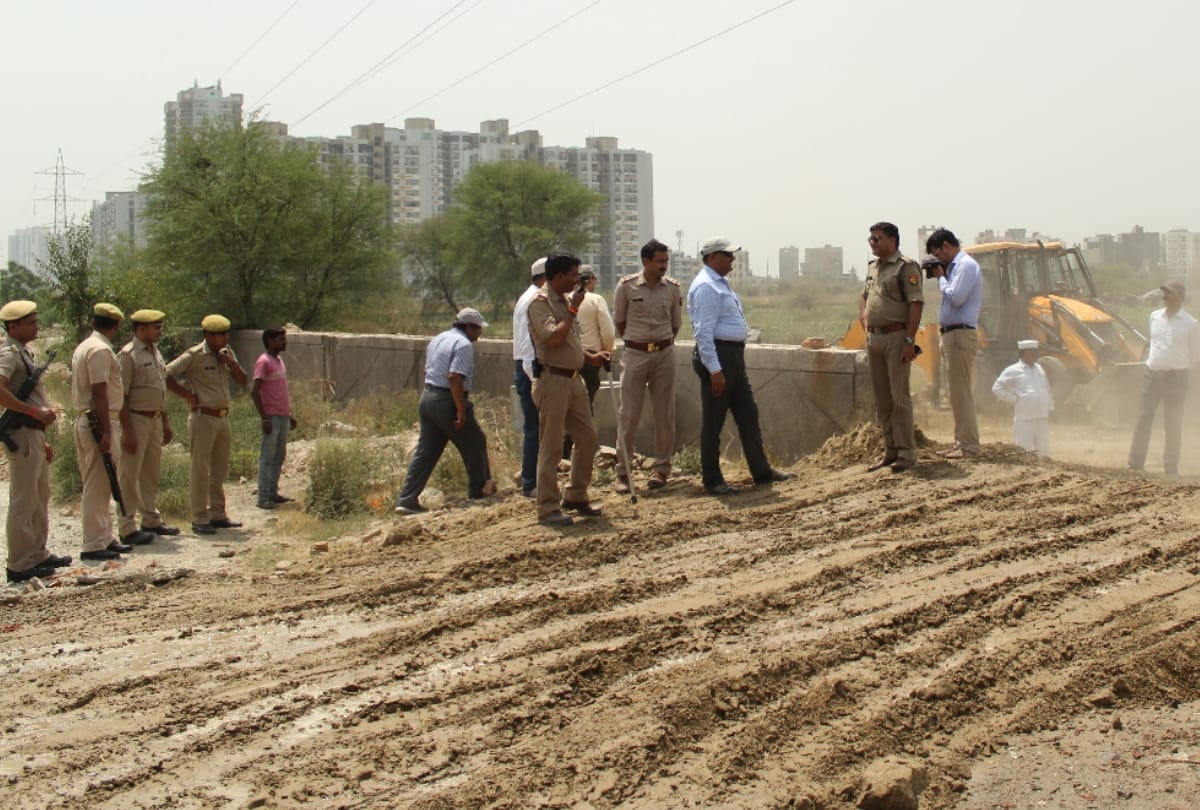 digging of excavation work in noida sector 123 