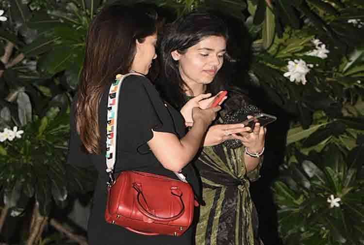 pregnant mira rajput dinner date with special friend have expensive bag