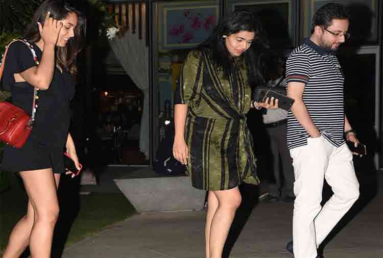 pregnant mira rajput dinner date with special friend have expensive bag