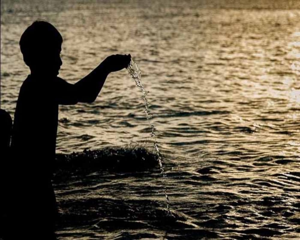 Do not do these common mistakes while offering water to God Sun