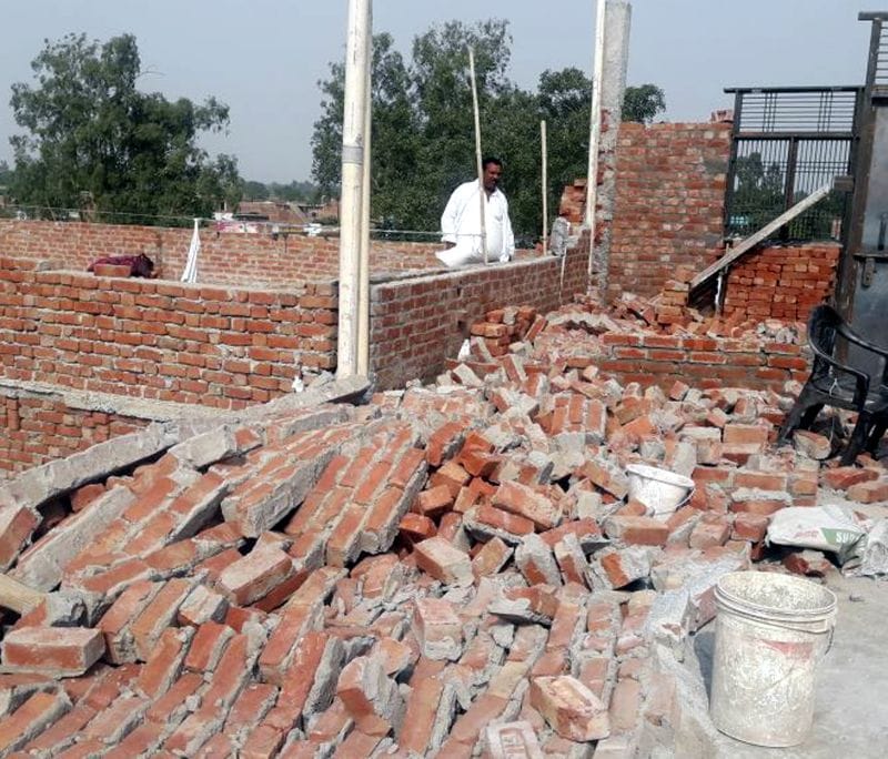 आंधी से दीवार गिरीं, छह घायल