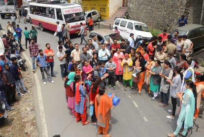 water crisis shimla people protested in shimla against mc for irregular supply of water 