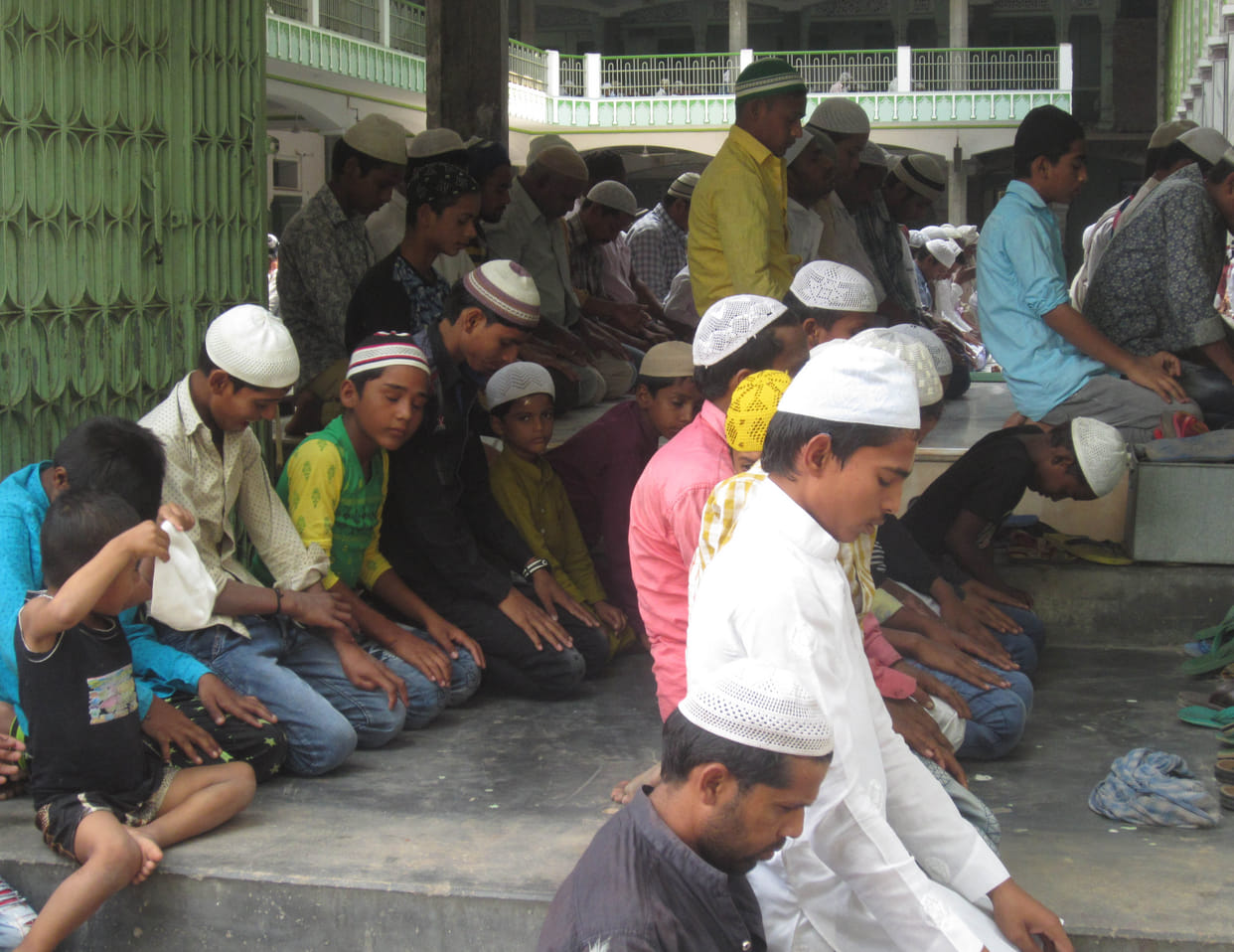 Helping the poor with zakat